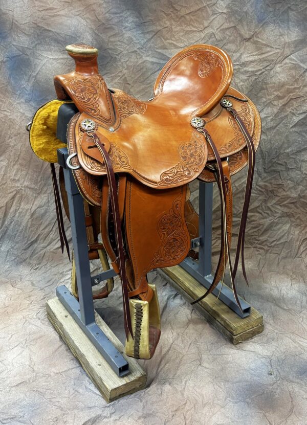 16 1/2 inch Wade 5 Roper Saddle with Balanced Ride Design Russet skirting leather for durability and style 7 inch cantle back for seat security 3x3 Post Horn (Wade Horn) for roping stability Rawhide deep roper stirrups for comfort and strength