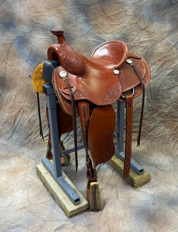 14 inch padded seat Balanced Ride Design for stability and control 4 inch Finger Roll Cantle for security #4 roping horn for strength and grip 5 inch deep roper stirrups for comfort Chestnut skirting leather for durability and style